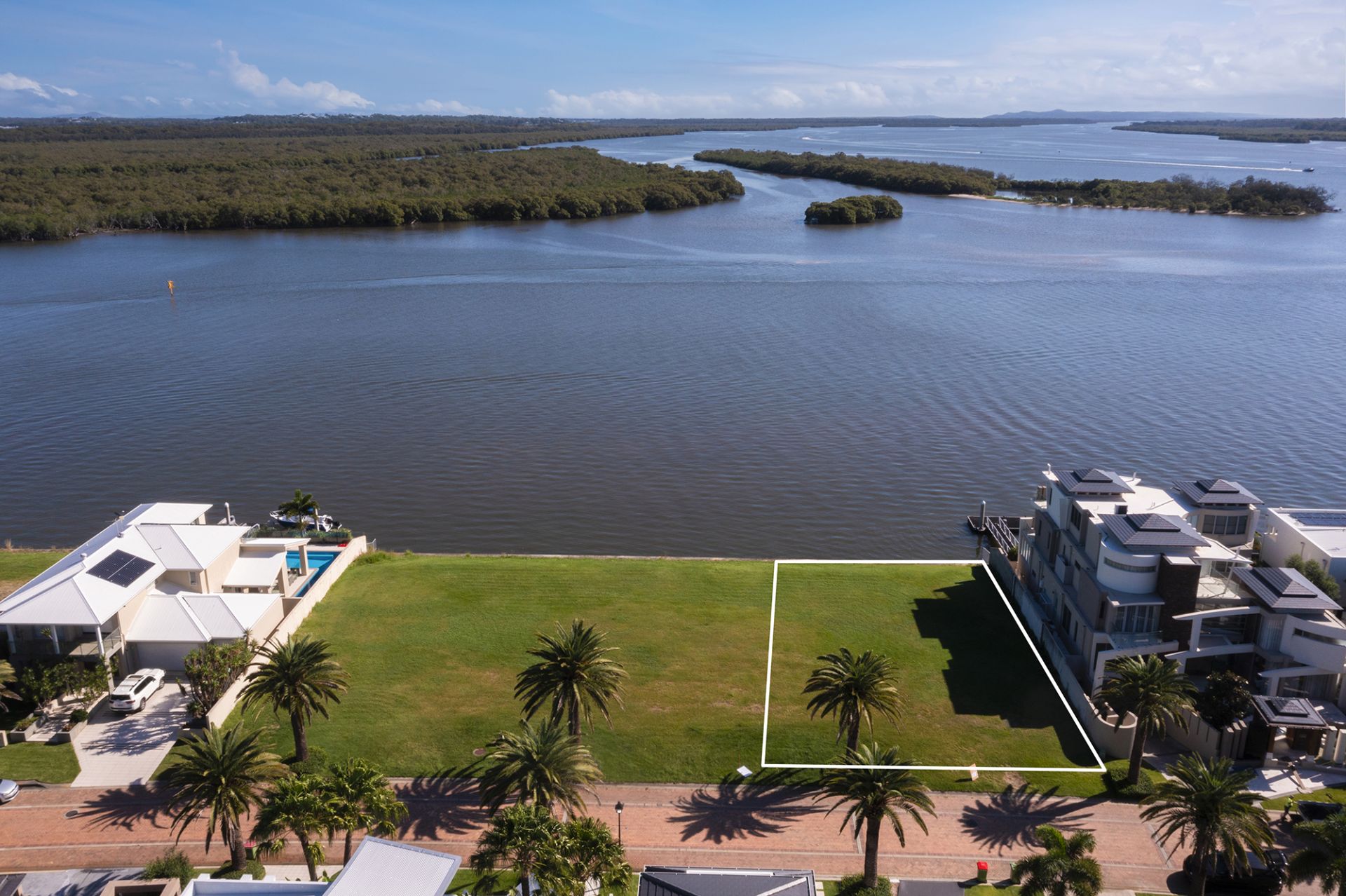 17 Knightsbridge Parade West, Sovereign Islands QLD 4216, Sovereign Islands - Thumbnail 4