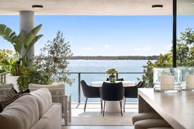 Waterfront Oasis of Classic Elegance and Contemporary Comfort