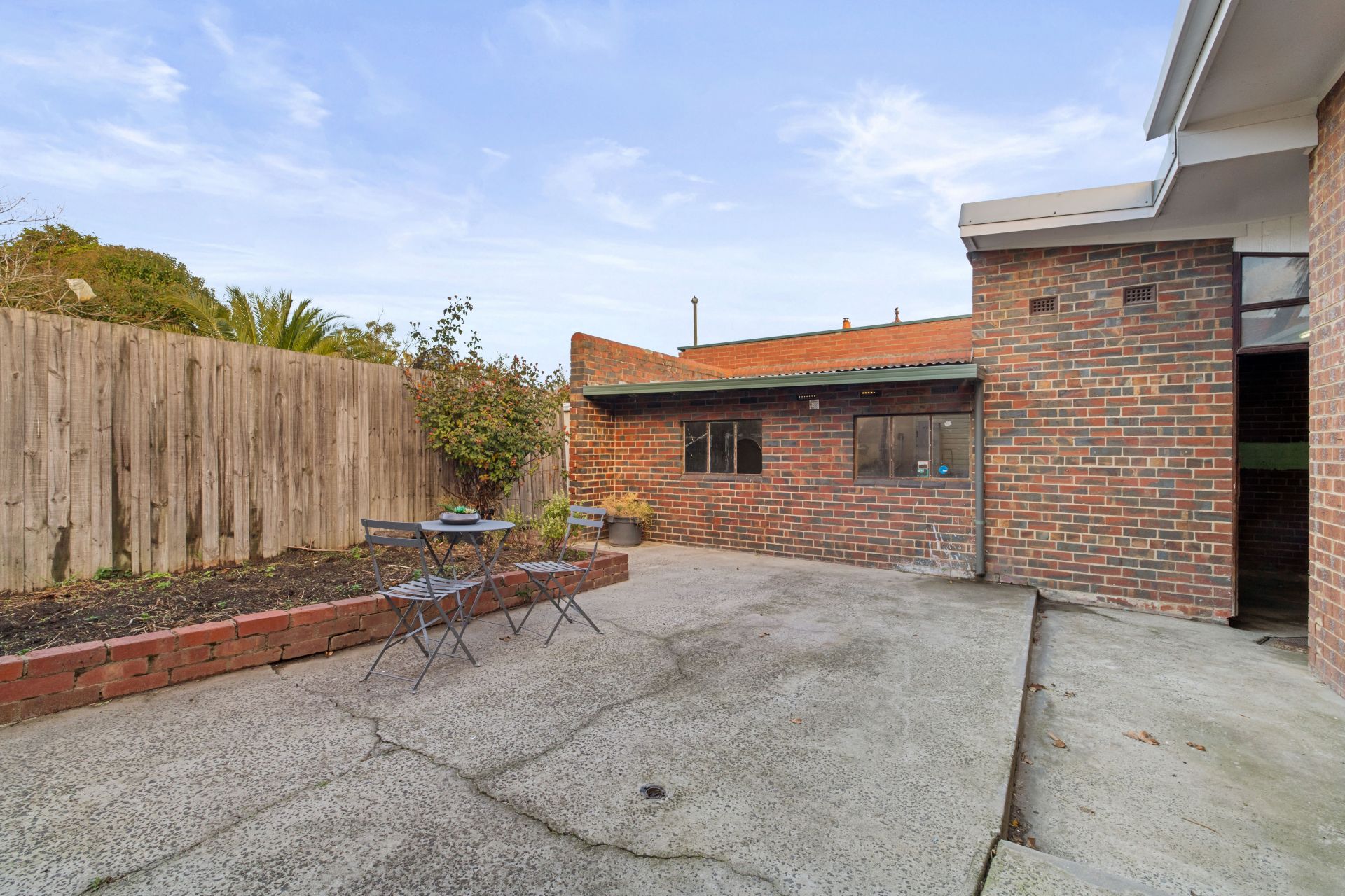 Central Position, Full Of Charm