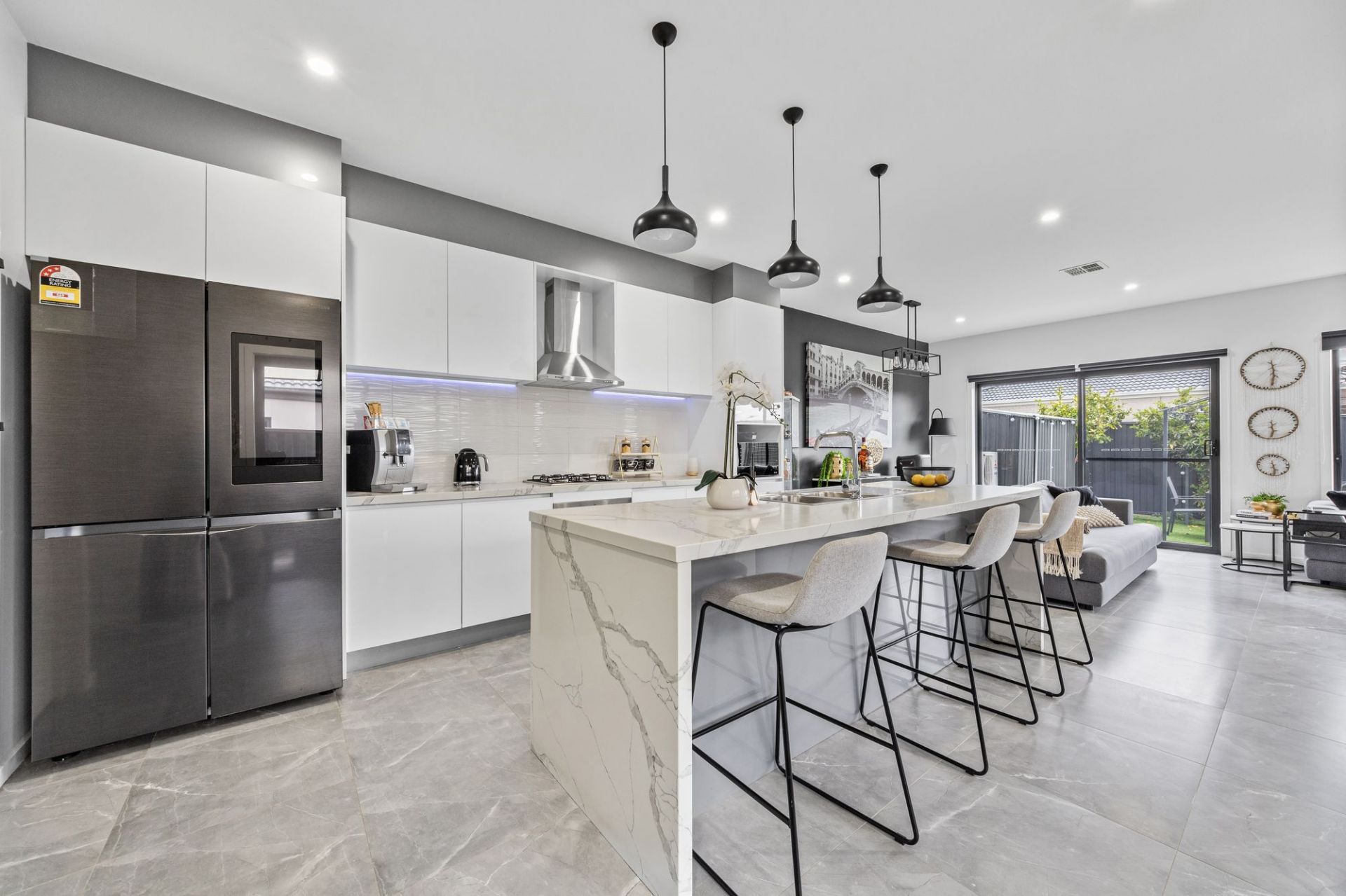 Stylish, Modern Living in a Prime Lalor Location