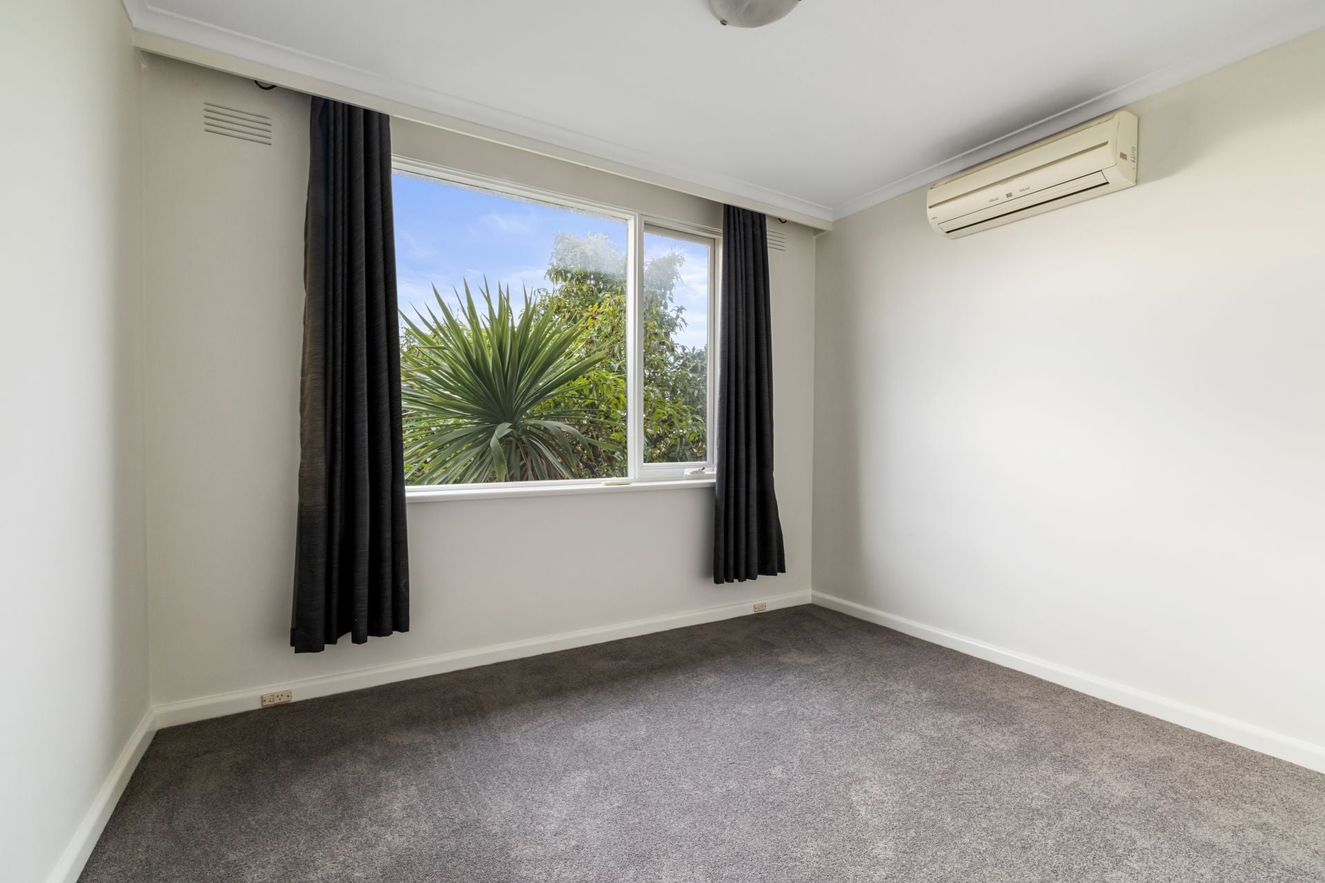 Modern Updated Apartment in a Prime Essendon Location