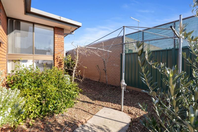 2/1 Larch Street, Thomastown