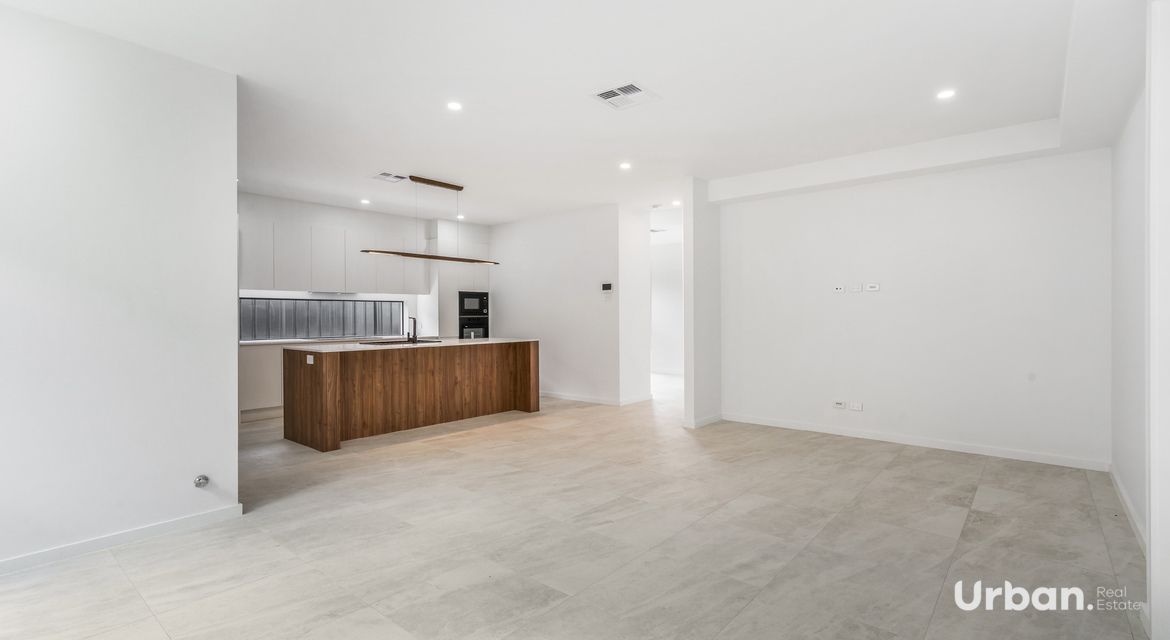 Spring Farm 73 Bluebell Crescent