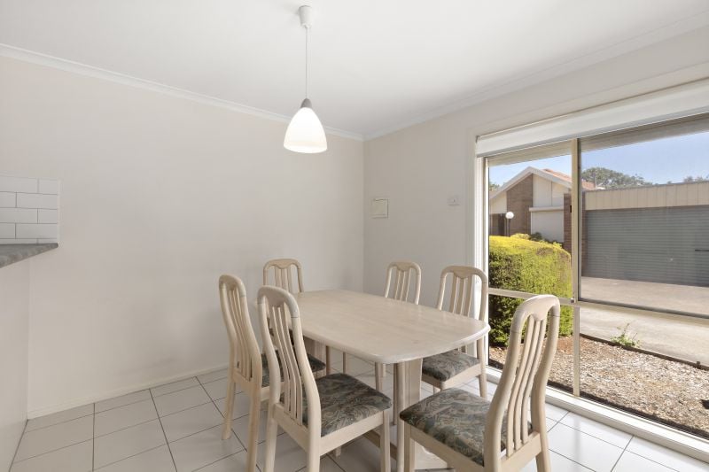 19/2A Crookston Road, Reservoir