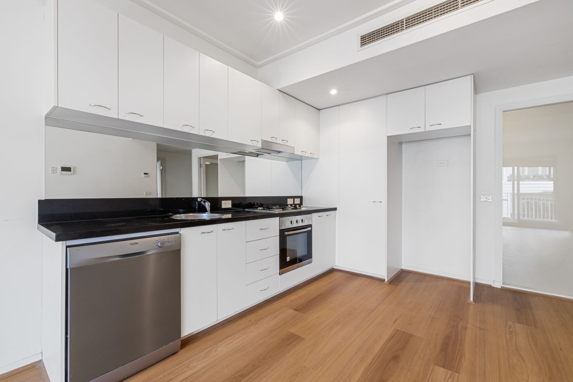 Stylish Bayside Living in The Park Development