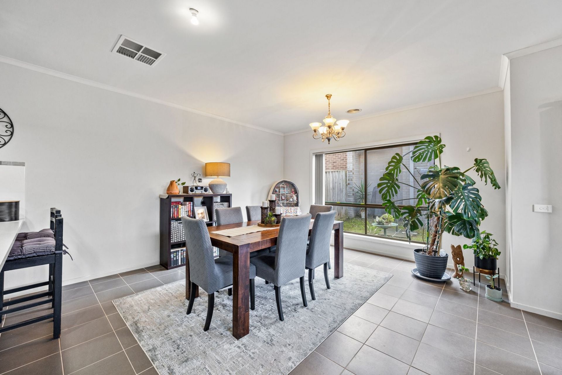 Cosy, Light-Filled Living in an Elevated Corner Position – Perfect First Home, Downsizer or Investment