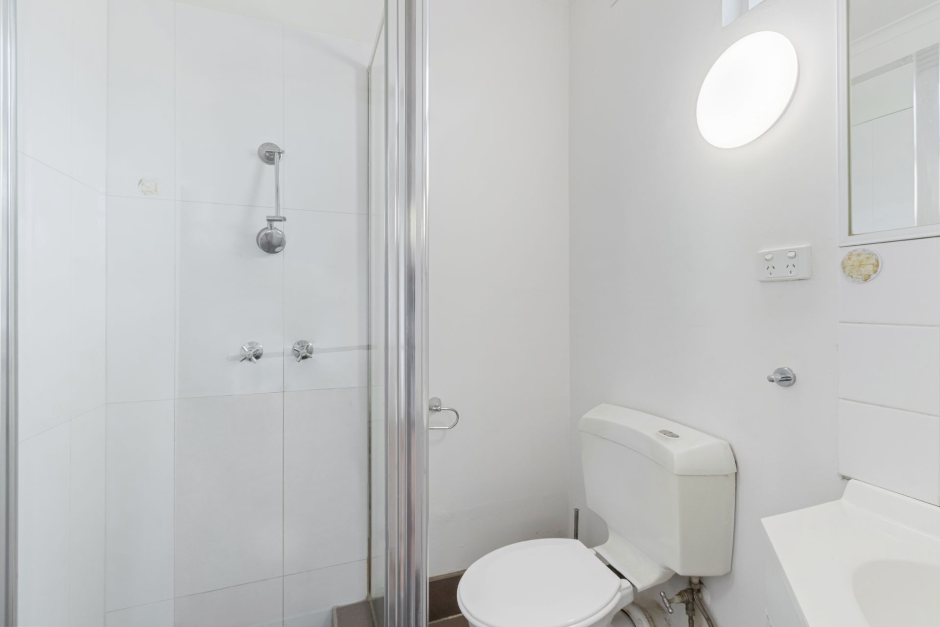 Bright & Conveniently Located!