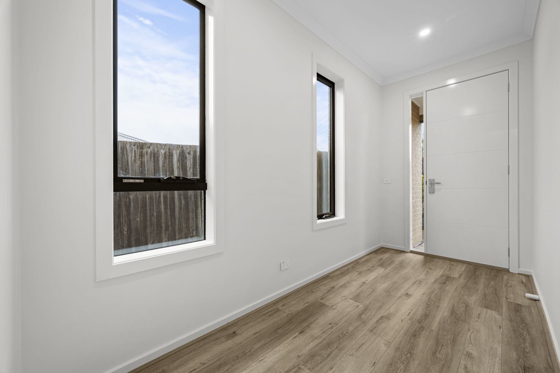CONTEMPORARY COMFORT MEETS CONVENIENCE