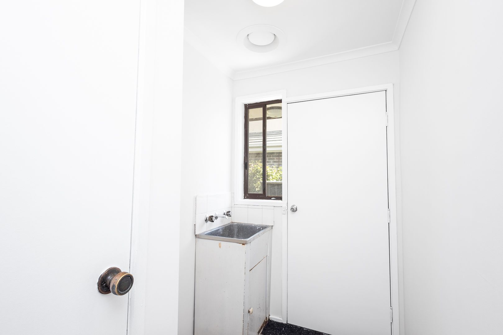 Neat Two-Bedroom Unit in Prime Lalor Location
