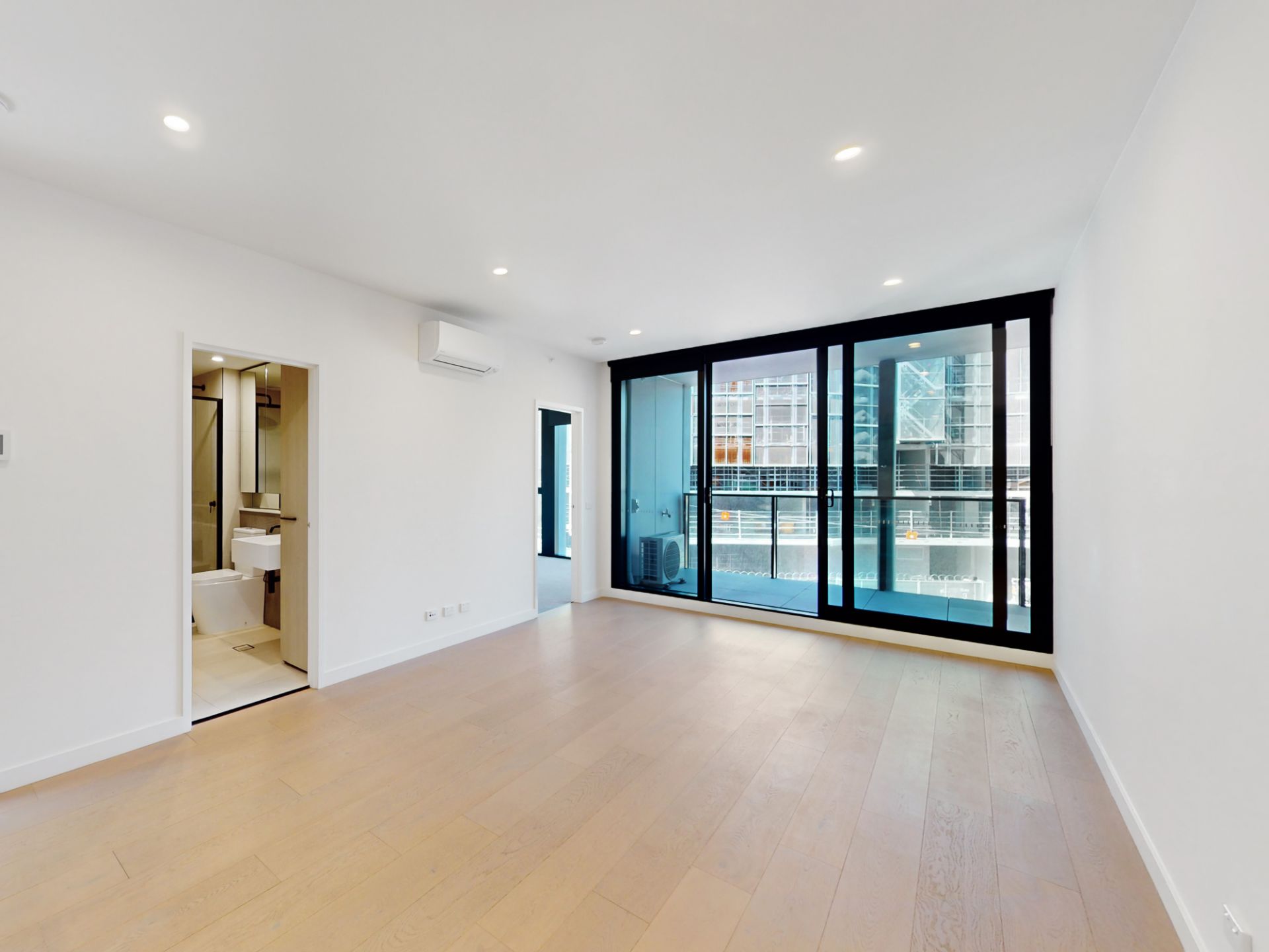 202/39 Park Street, South Melbourne - Thumbnail 2