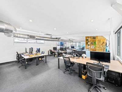 NEWSTEAD STYLE AT AN UNBEATBLE PRICE - ALL OFFERS CONSIDERED!