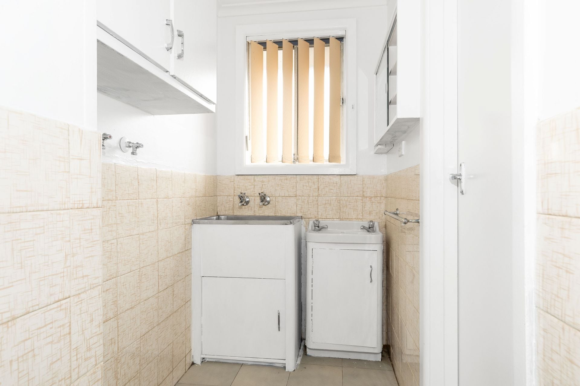 LOCATED CLOSE TO Thomastown station