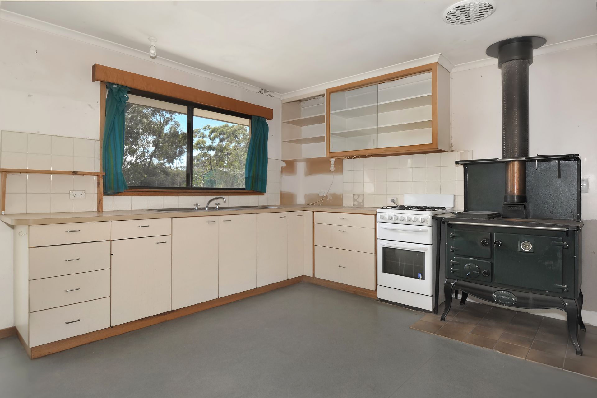 13 Timbertop Road, Bet Bet - Thumbnail 3
