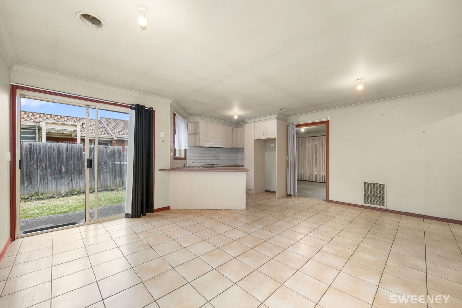 1 Roser Drive, Altona Meadows - Thumbnail 4