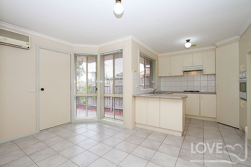 Spacious 2 Bedroom Unit !