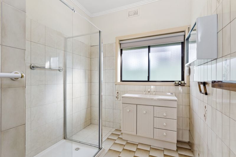 135 Middle Street, Hadfield