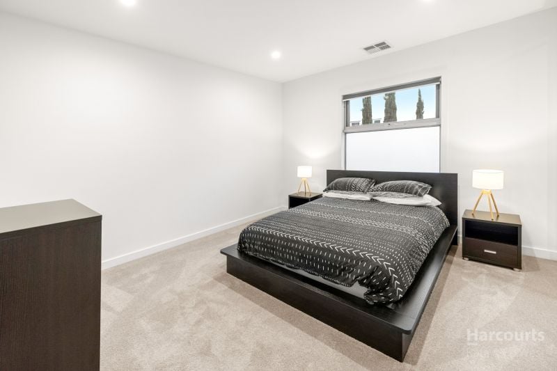 7 Waterview Walk, Caroline Springs