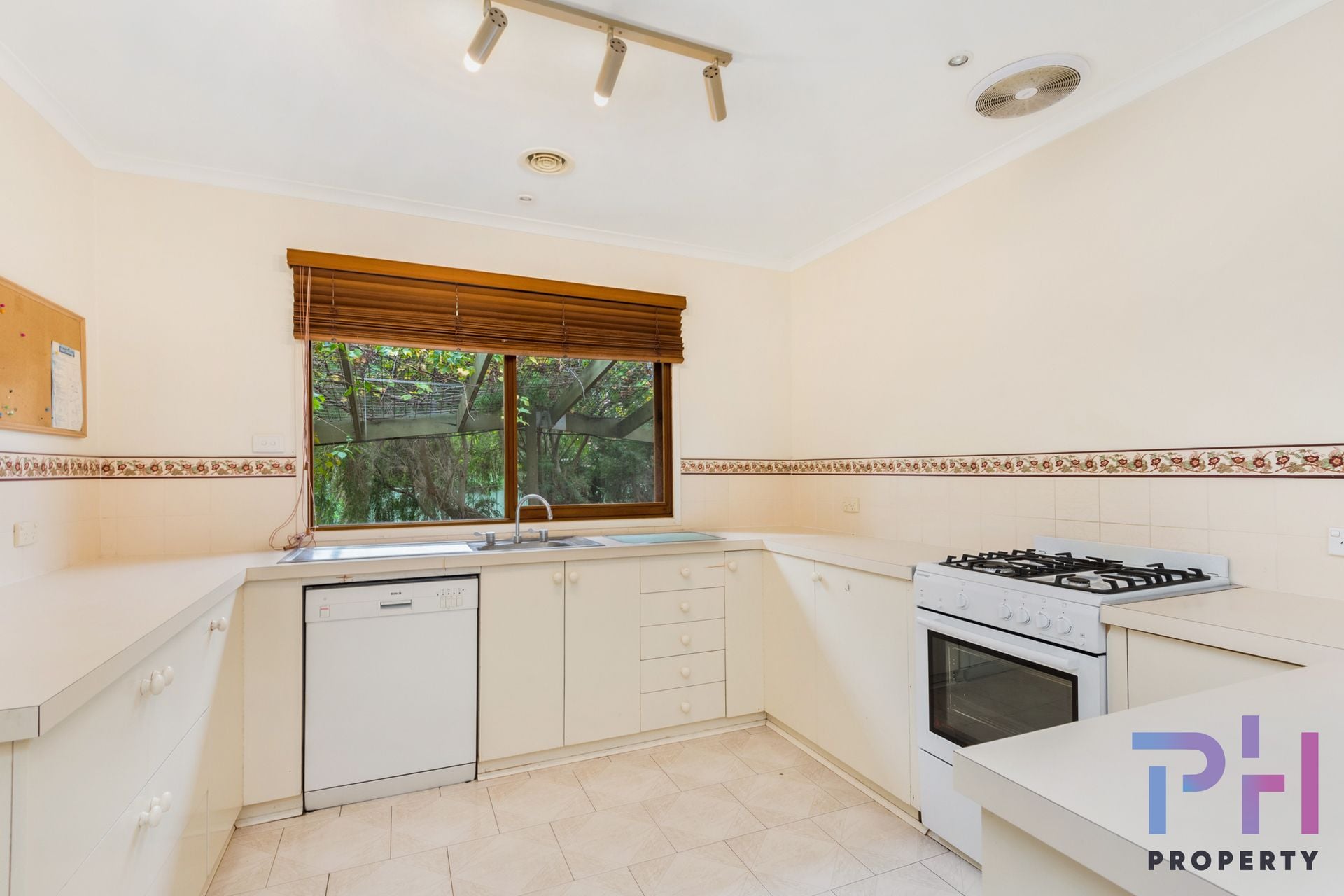 25 Drechsler Street FLORA HILL VIC, Flora Hill - Thumbnail 2