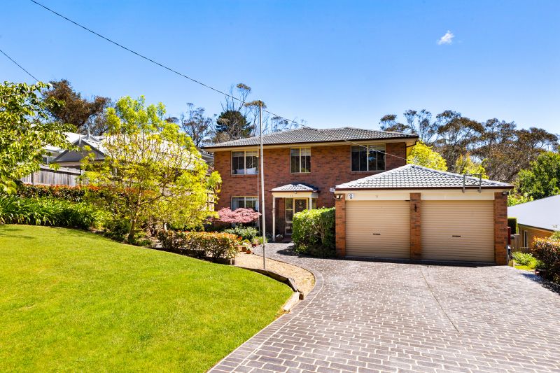 SPACIOUS FAMILY HOME ON LEVEL LAND