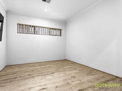 68 Mornington Crescent, Wandi