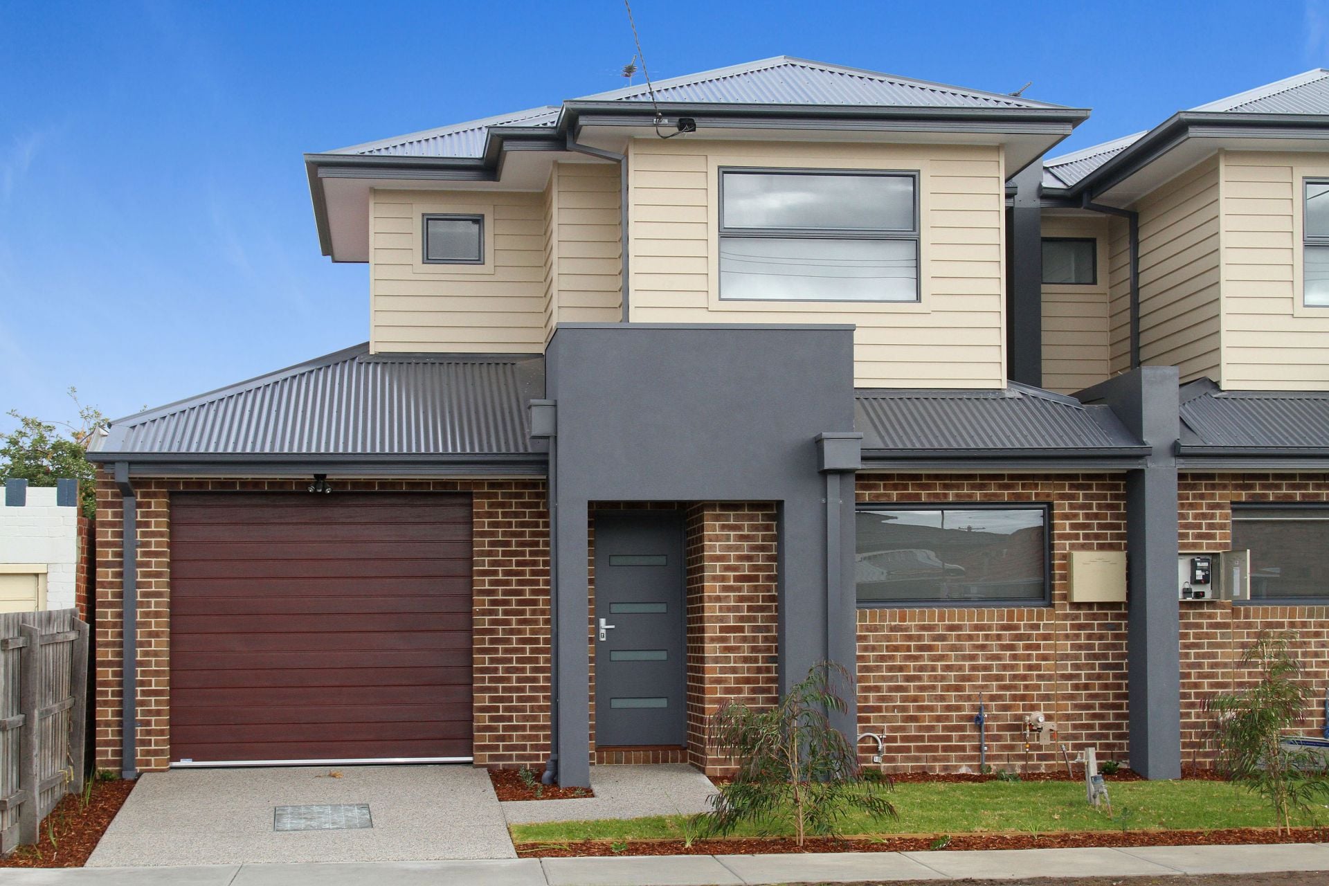 LUXURY TOWNHOUSE, IDEAL LOCATION