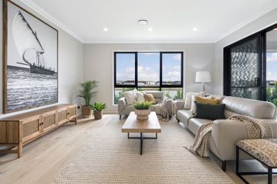 Discover Waterfront Luxury Living in Hope Island