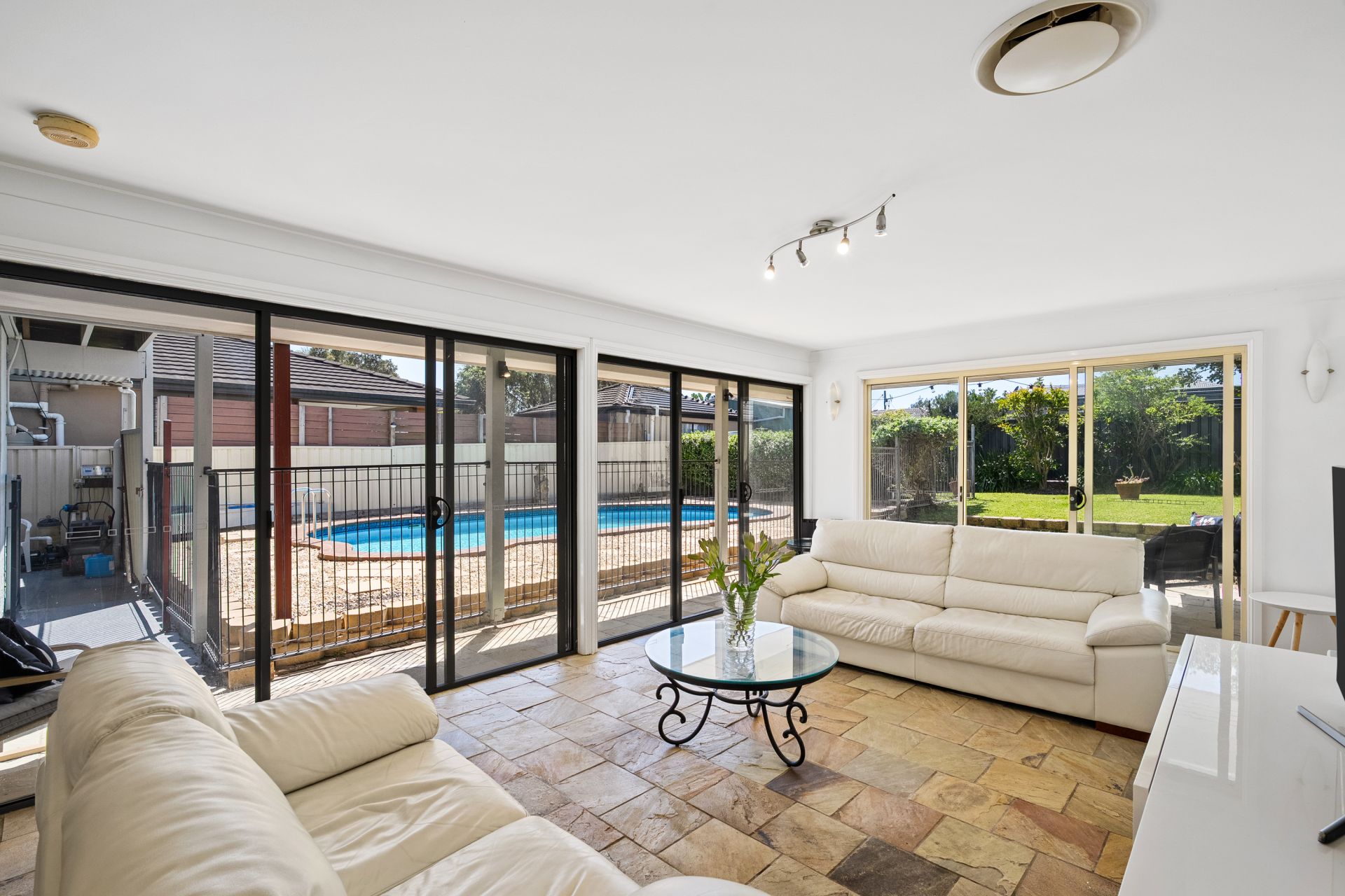 27 Sabrina Avenue, Bateau Bay, Bateau Bay - Thumbnail 3