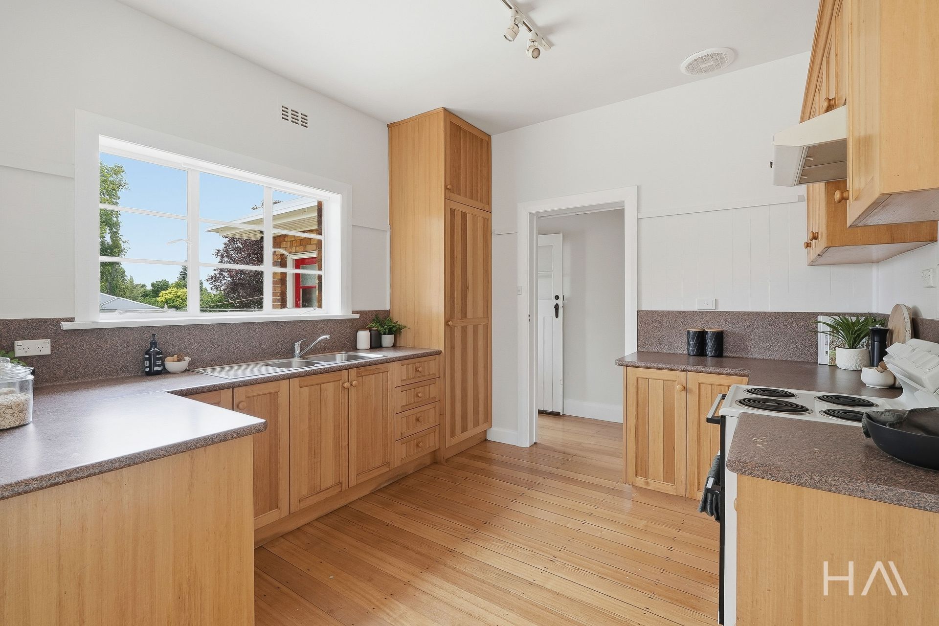 125 Dexter Street Westbury, Westbury - Thumbnail 3