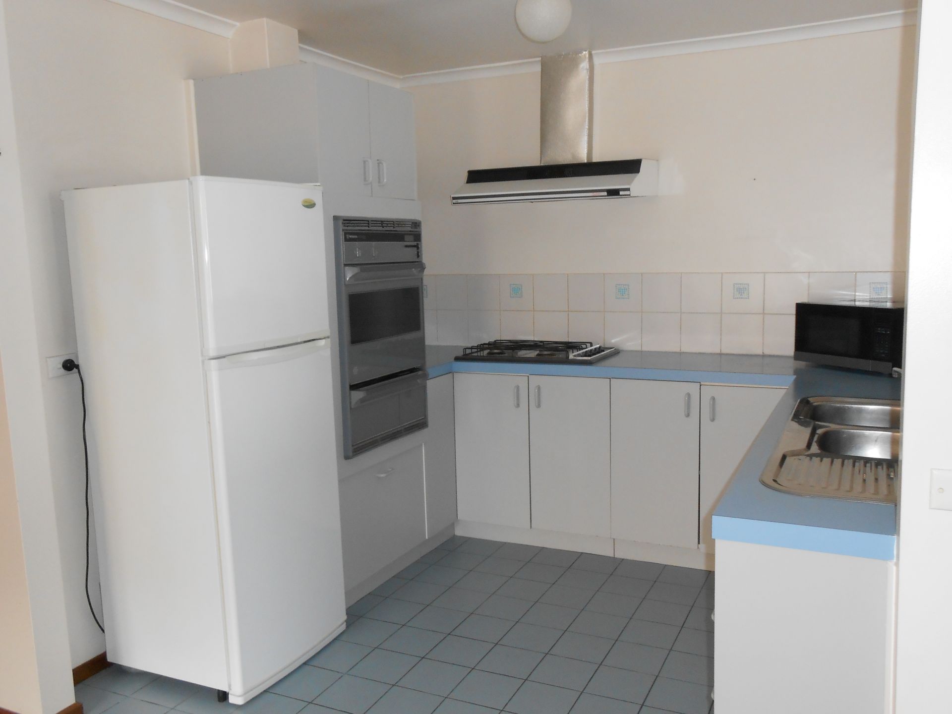 SHORT STROLL TO ALL AMENITIES