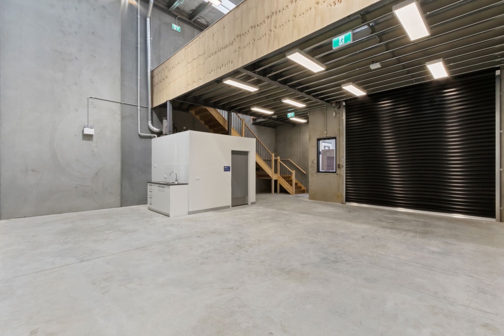OCCUPY OR INVEST:
Versatile Warehouse + Office – Move In Ready!