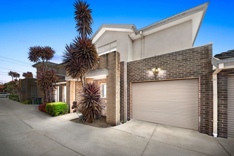 2/24 Boldrewood Parade, Reservoir