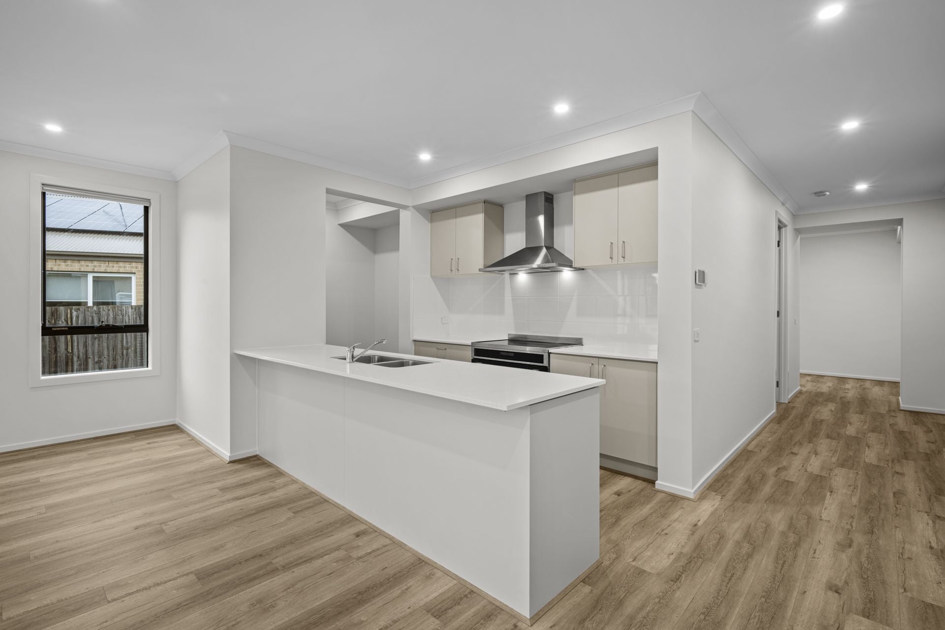 CONTEMPORARY COMFORT MEETS CONVENIENCE