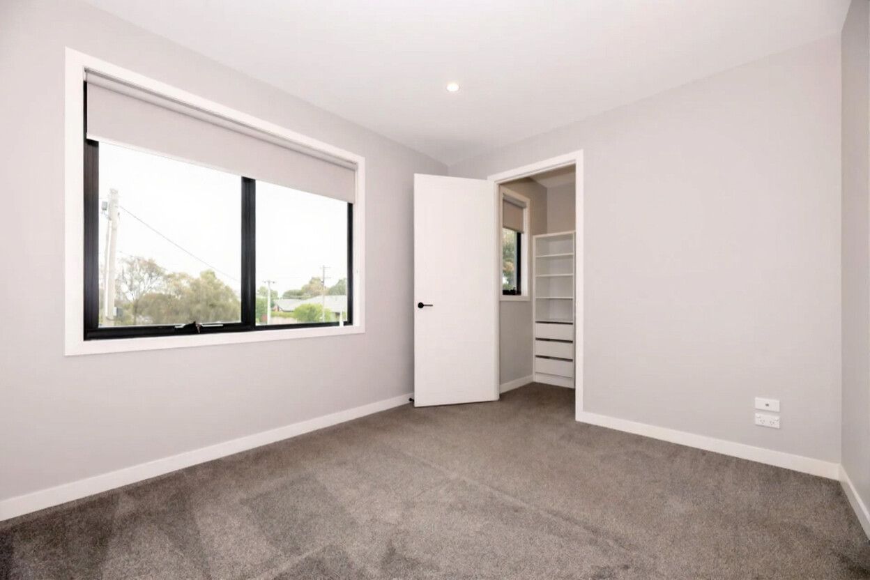 Modern & Low-Maintenance Living in a Prime Hadfield Location