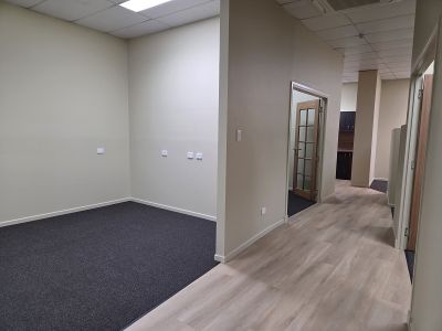 TIDY FITTED OFFICE WITH CAR PARKING!