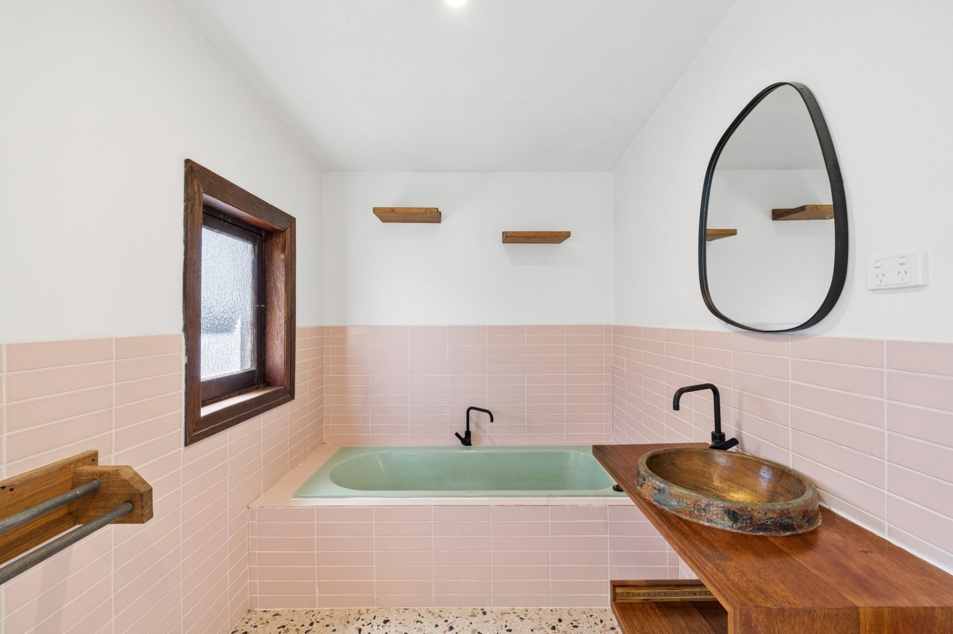 Classic Charm And Garden Space Near Regent Station