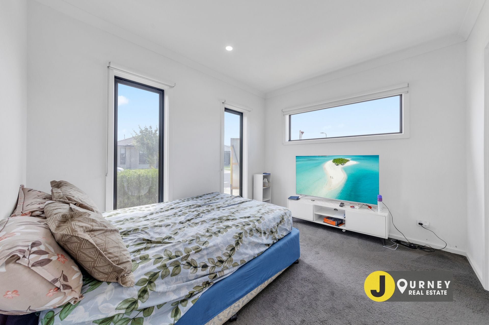11 Spartan Avenue, Clyde North VIC, Clyde North - Thumbnail 3
