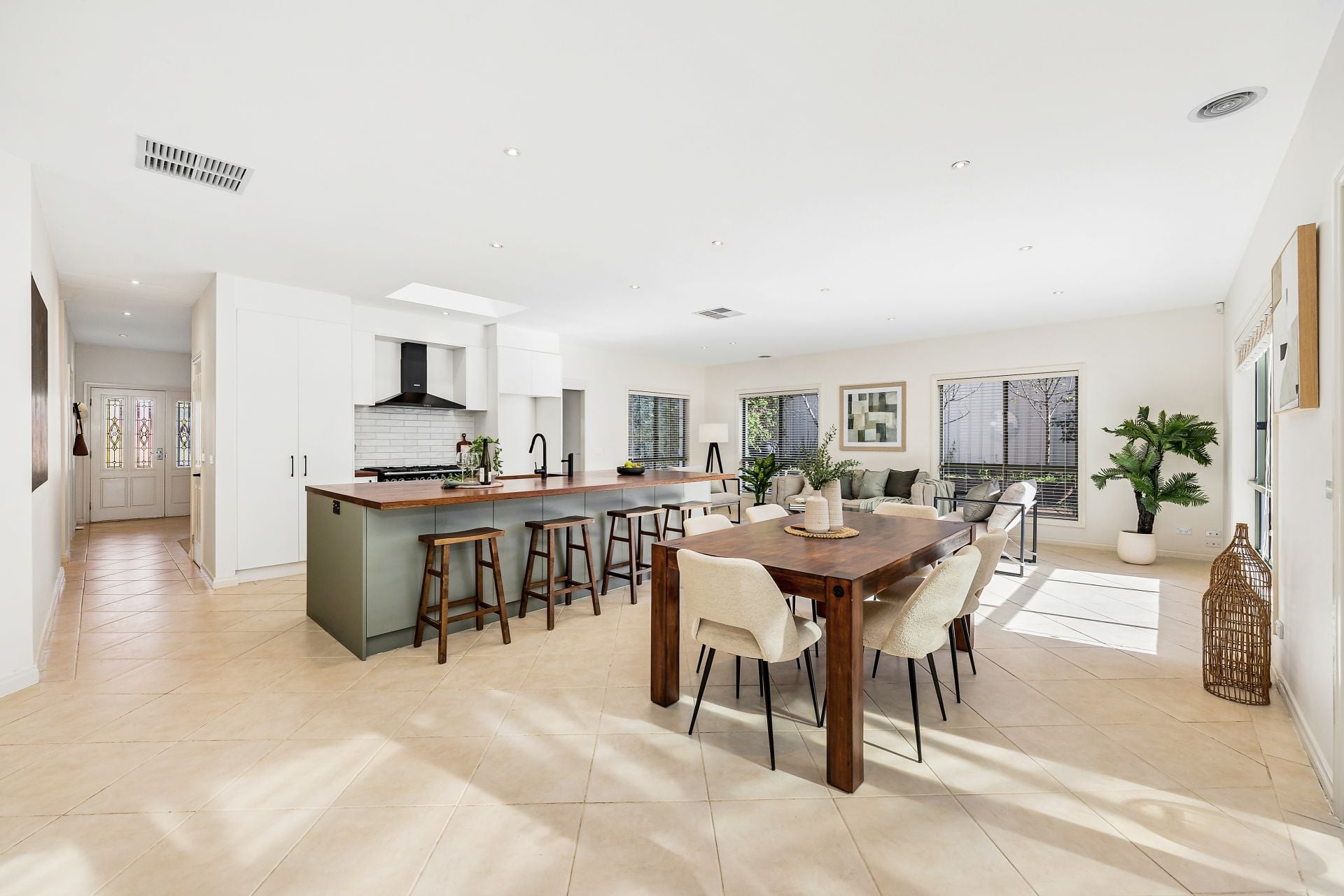 50 Katherine Avenue, Amaroo ACT, Amaroo - Thumbnail 3
