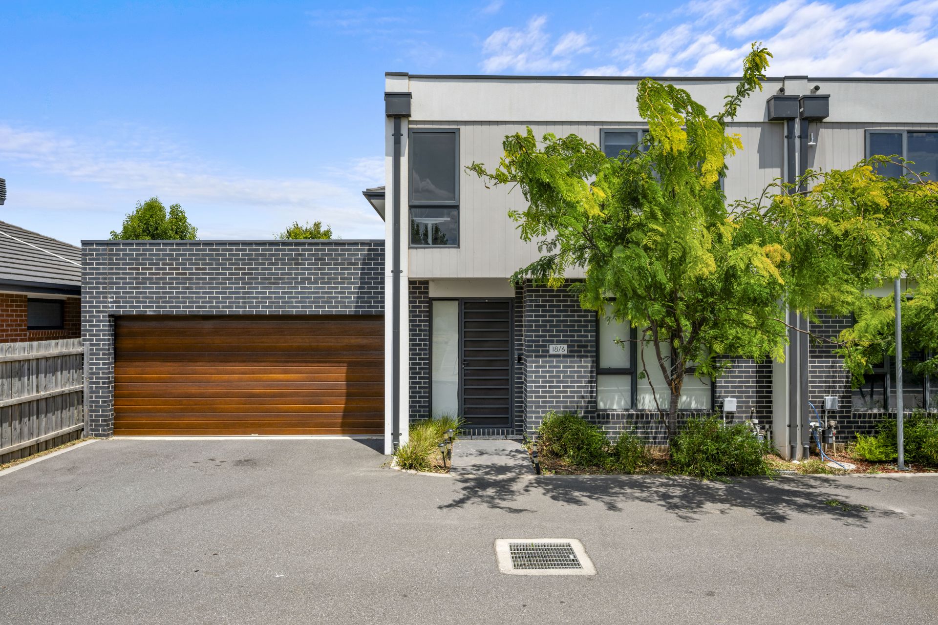 Modern Townhouse Offering Lifestyle And Location