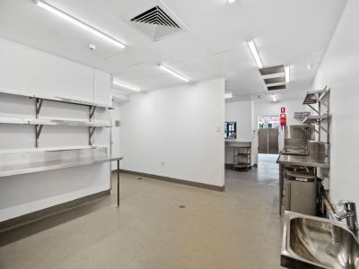 FITTED COMMERICAL KITCHEN IN THRIVING RETAIL PRECINCT
