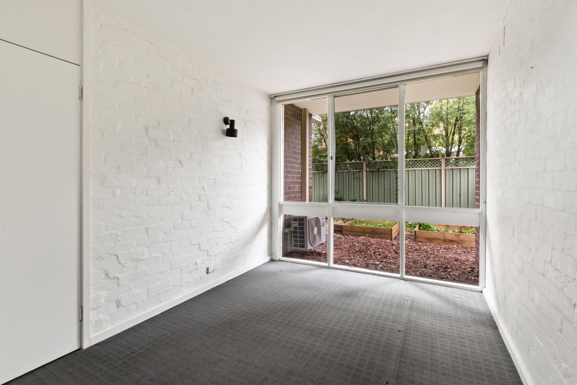 Large in Size, Bonus Courtyard!!