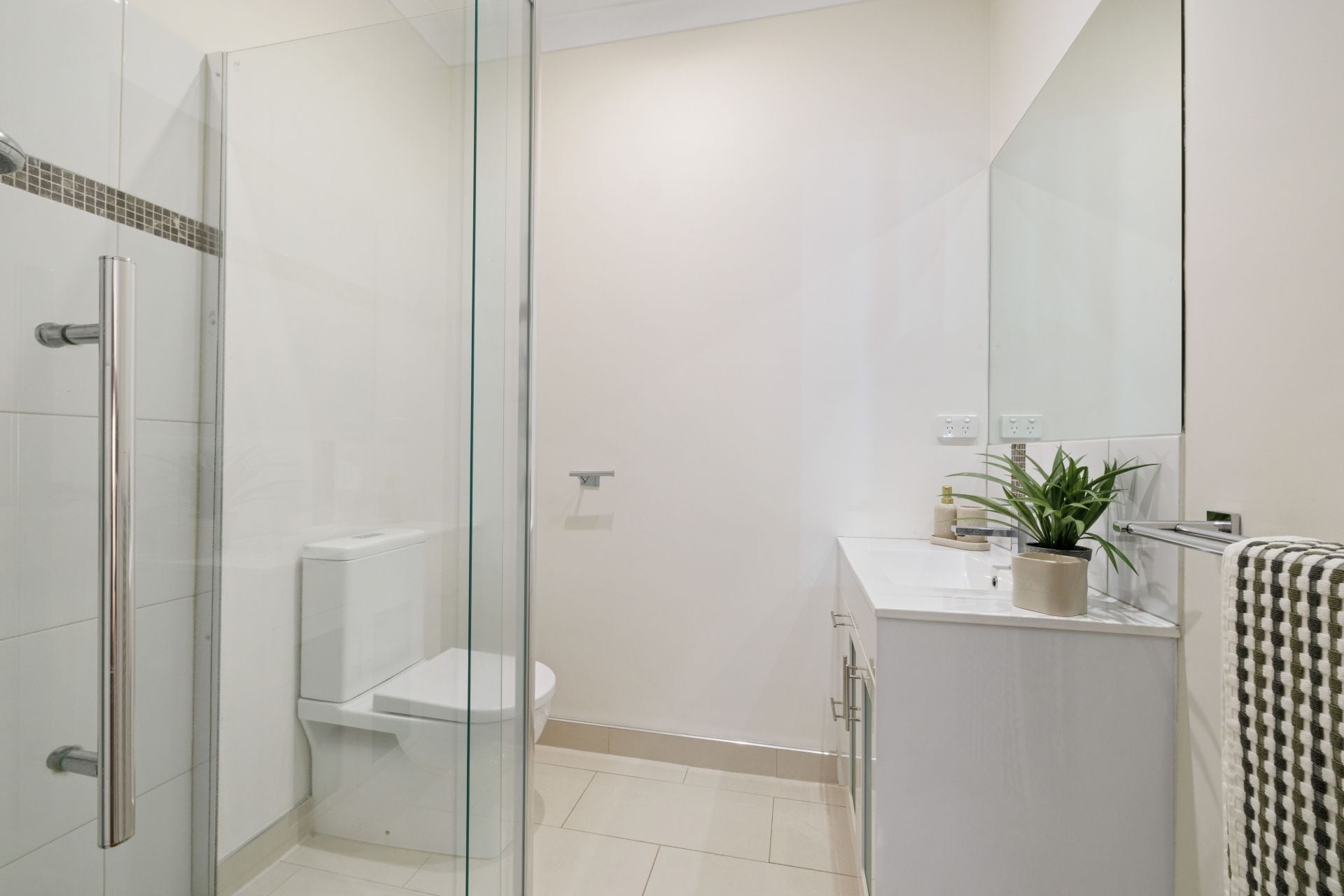 Contemporary Comfort With Space To Spare