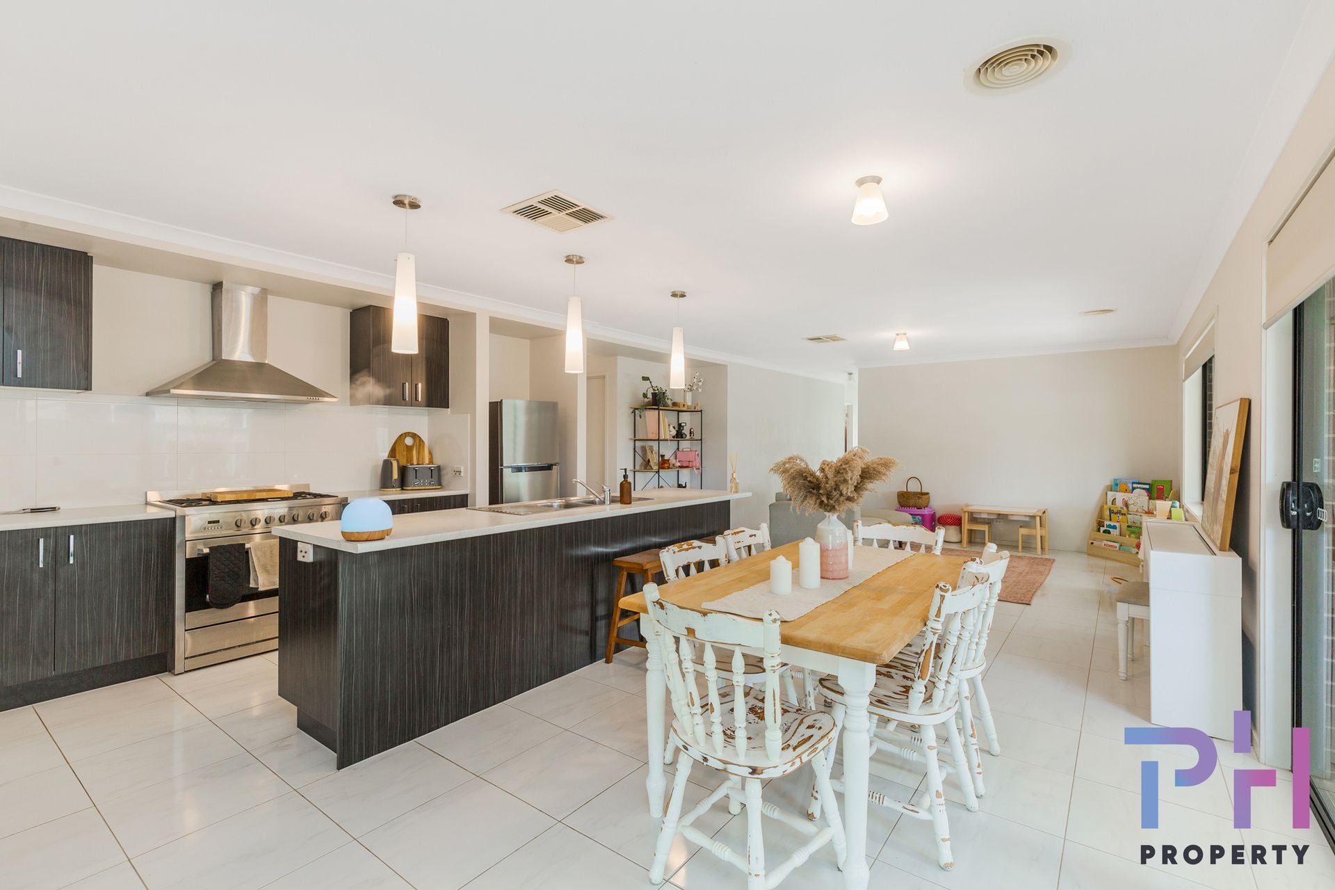 4 Aurora Place EPSOM VIC, Epsom - Thumbnail 2