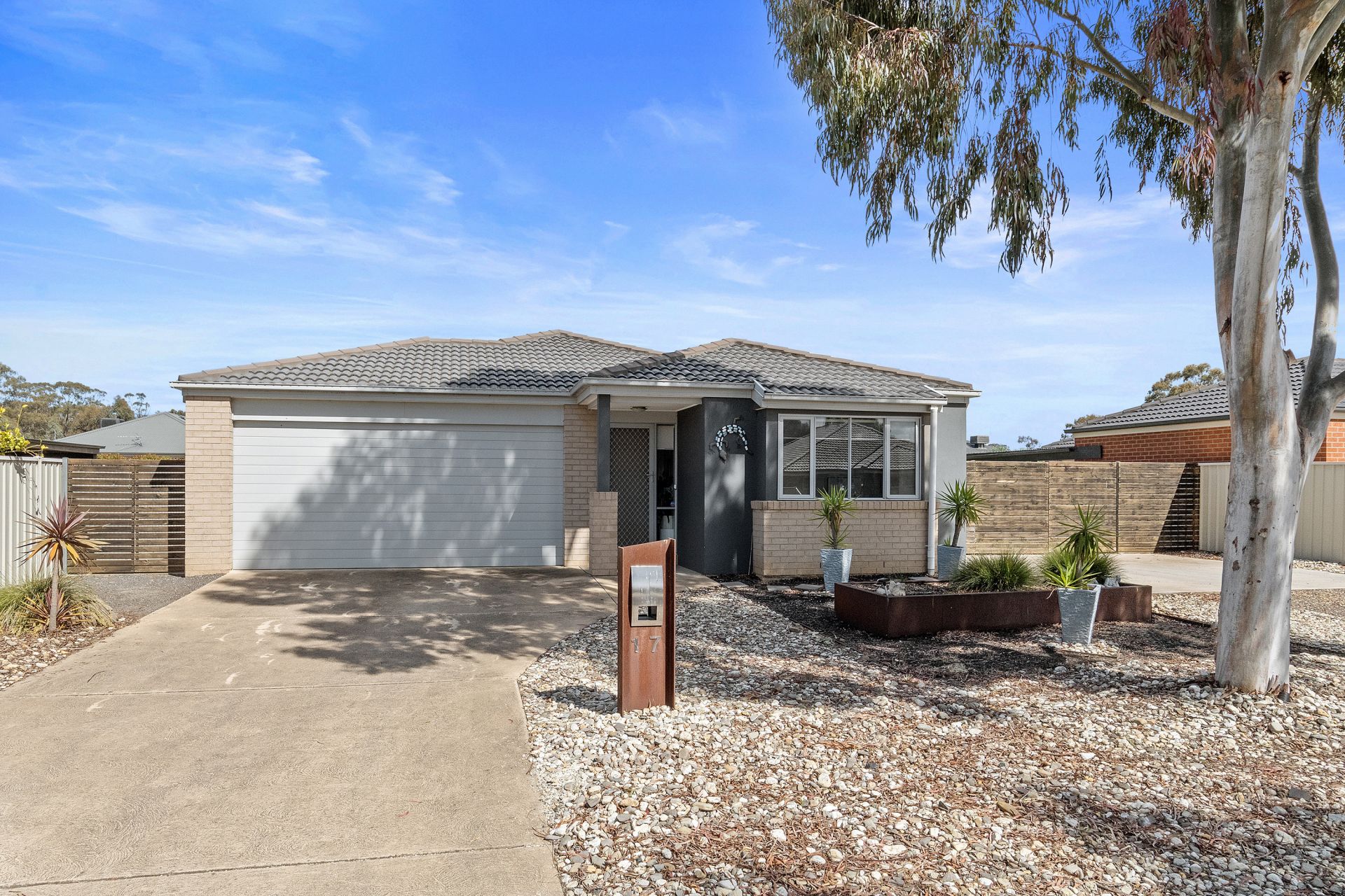 17 O'Neill Court, Epsom, Epsom, Epsom - Thumbnail 2