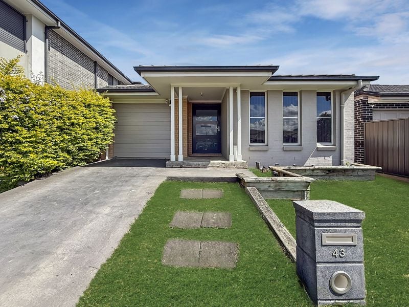 Great Location in Willowdale Estate!