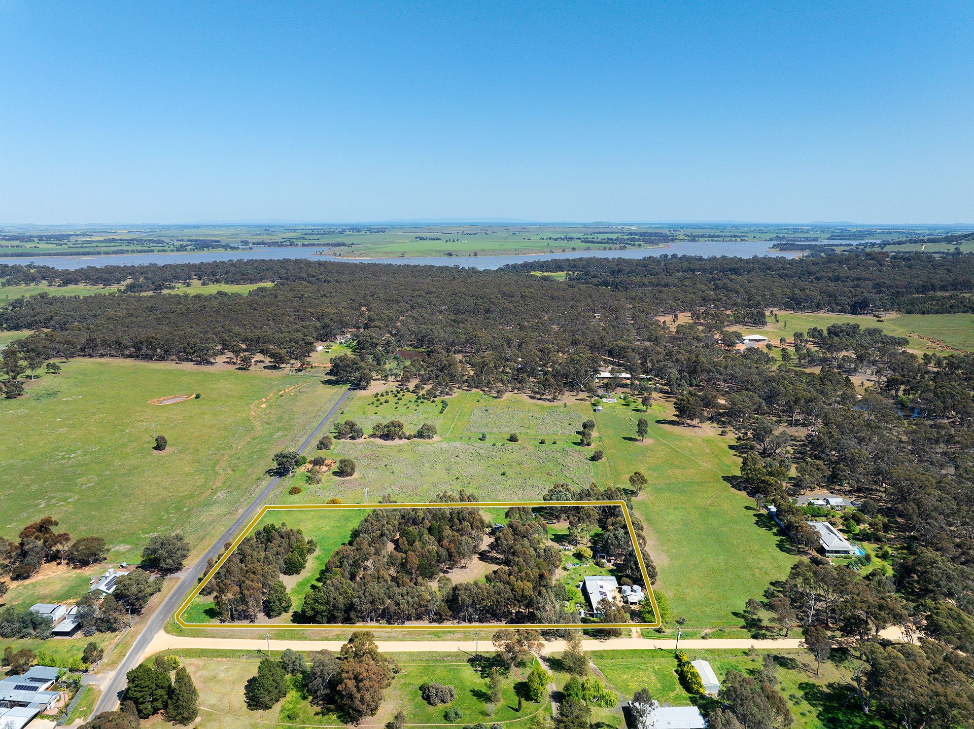 17 Gordons Road Welshmans Reef, Welshmans Reef - Thumbnail 2