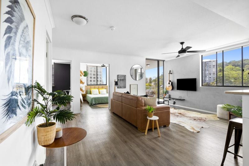 1104/1 Ocean Street, Burleigh Heads - Thumbnail 2