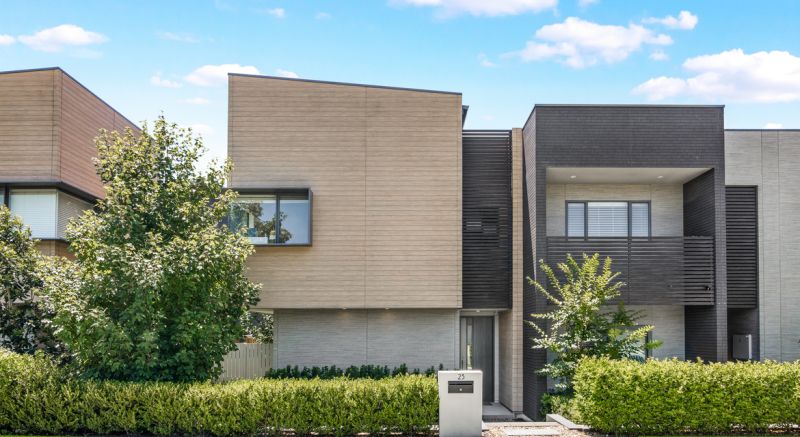 23 Gledswood Hills Drive