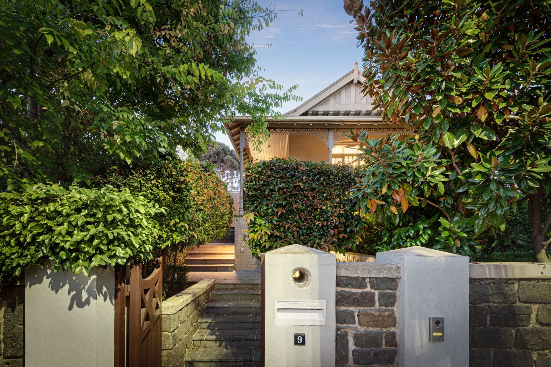 9 Brookville Road, Toorak, Toorak - Thumbnail 2