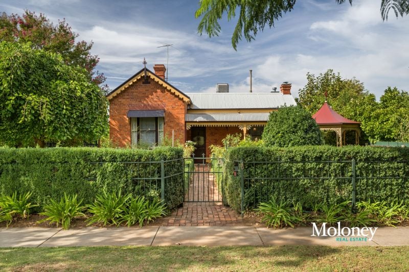 Heritage charm with exceptional features in the heart of Corowa