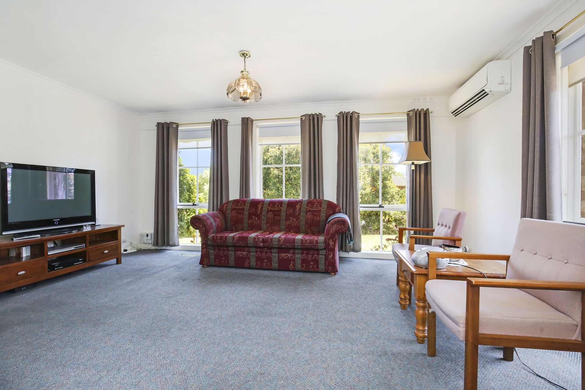 Position Perfection & Outstanding Potential  -  744m2 ( approx )